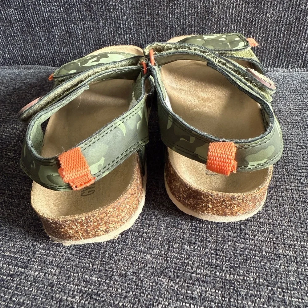 GYMBOREE Green Camouflage Sandals Adjustable Comfort/boys size 1
